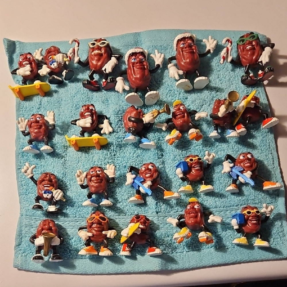 Lot Of 22-Original California Raisins Mini Figures From 1980's-Great Condition